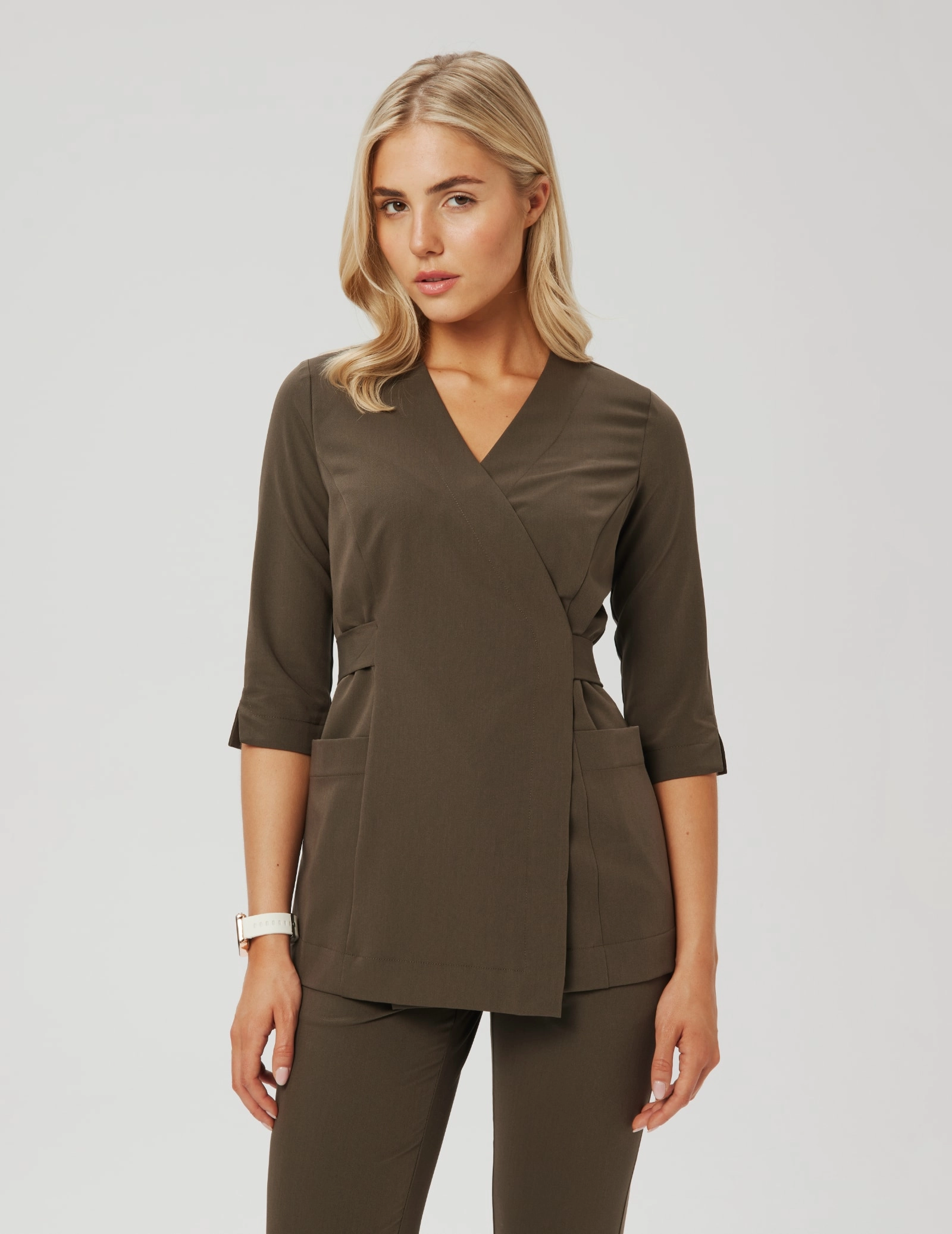 Bluza medyczna wiązana Rosalie - OLIVE NIGHT